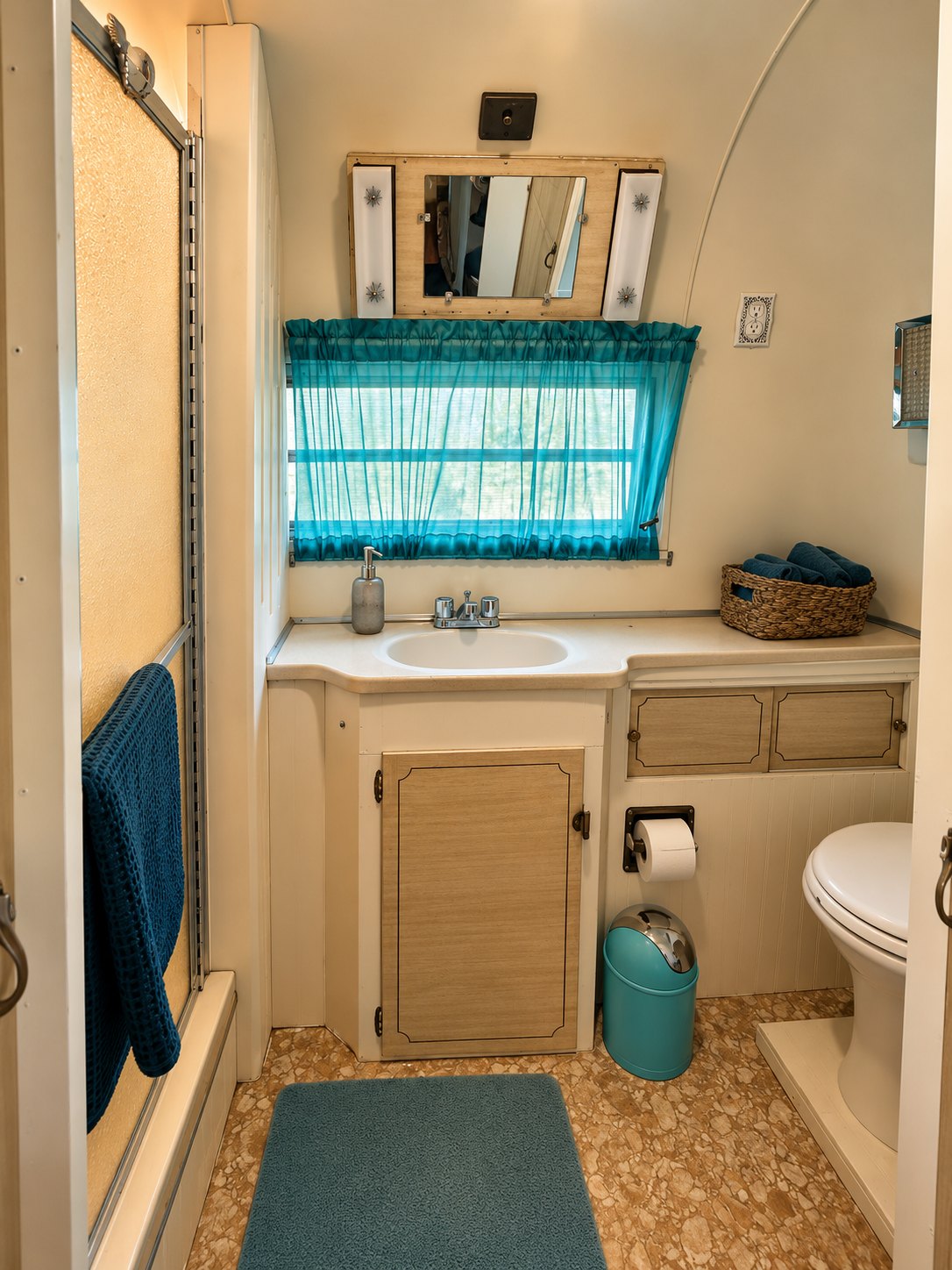 The full bathroom with turquoise curtains
